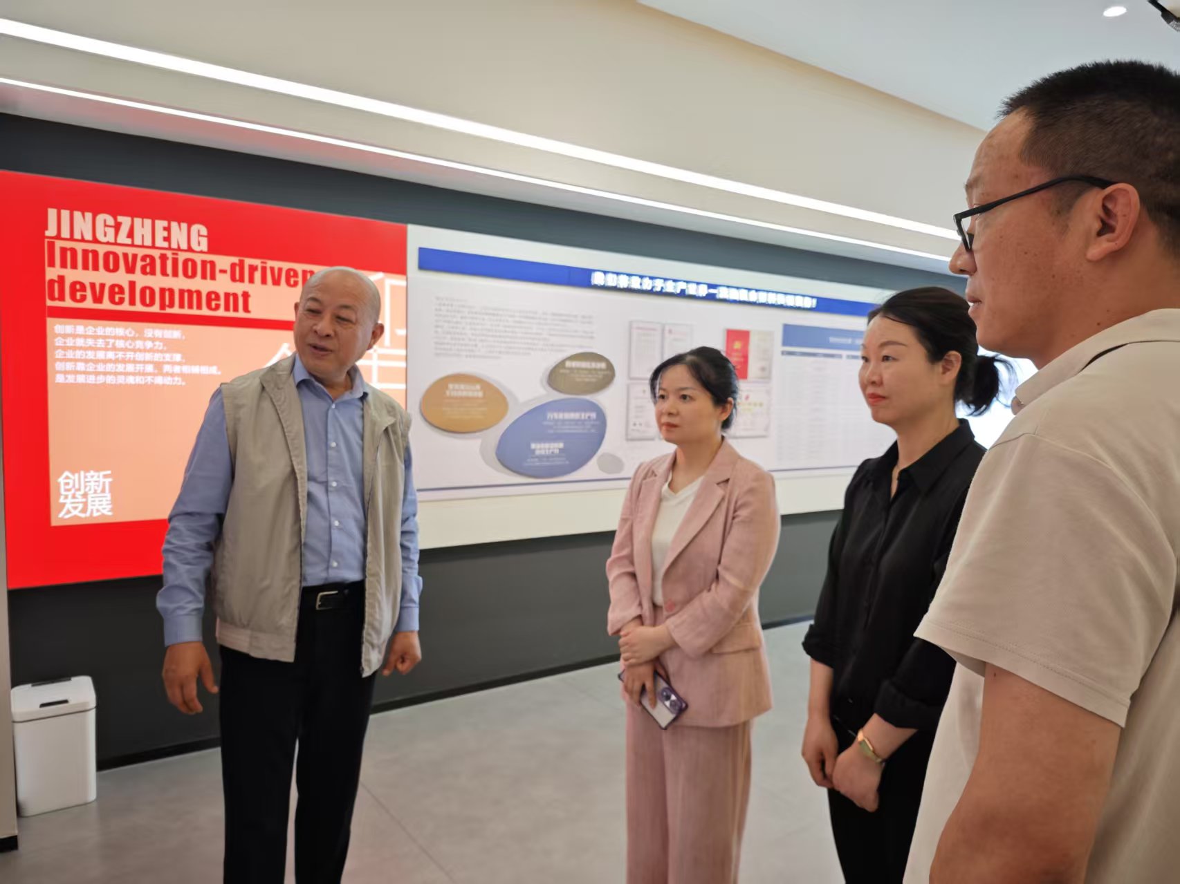 黄副区长来U8在线客服走访视察